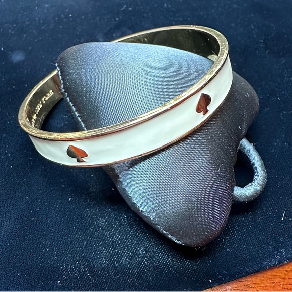 Kate Spade - "Spot the Spade" Bracelet, cream enamel and gold - Picture 6 of 6